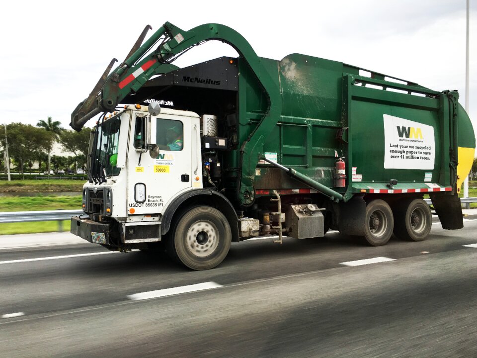 Truck recycling harvest