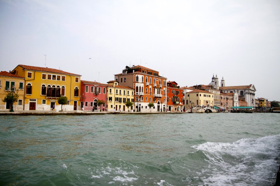 Italy houses channel