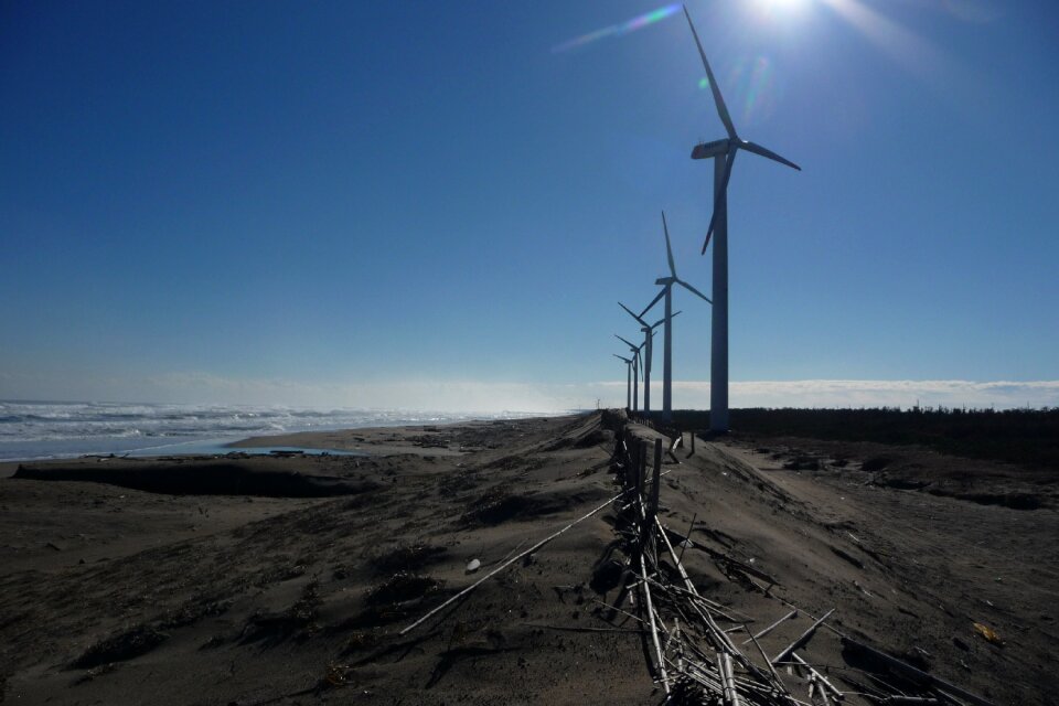 Sandy wave wind turbine