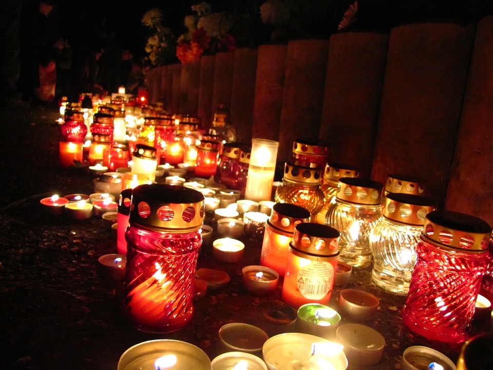 People graves lights