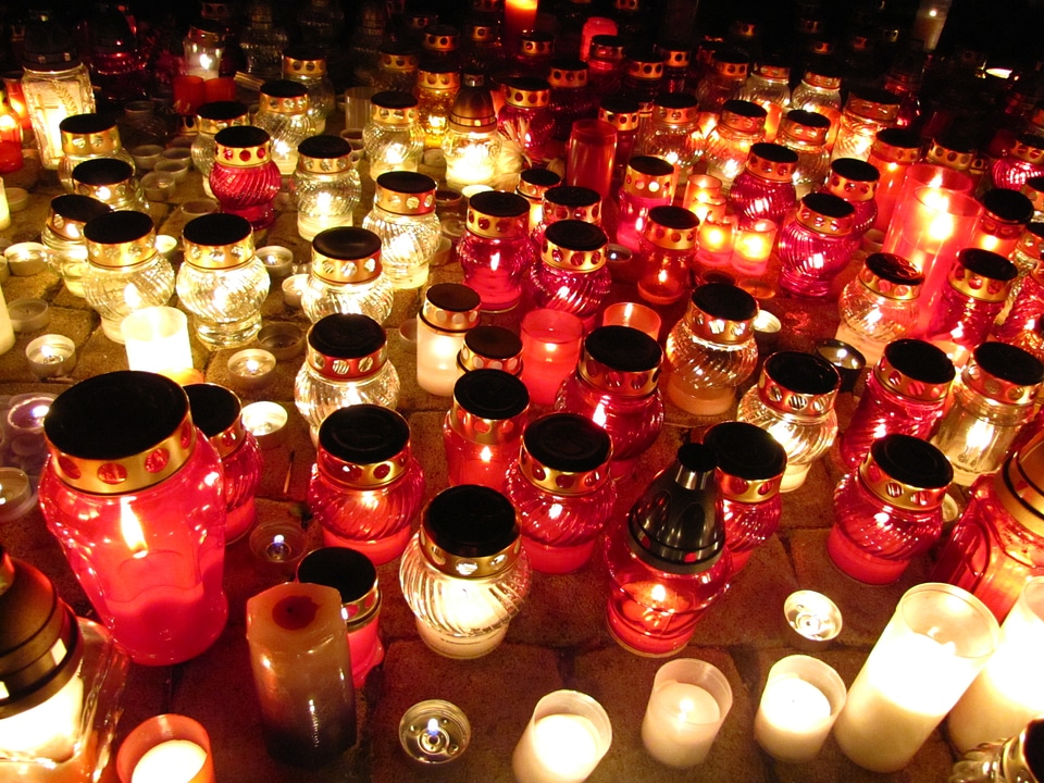 Candles graves lights