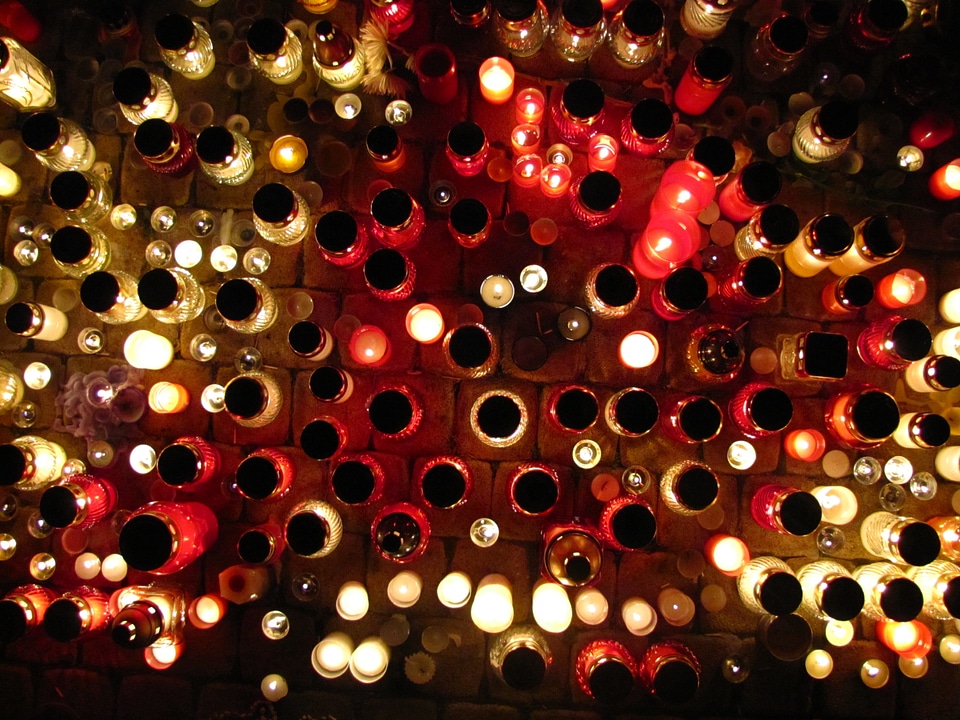 Candles graves lights