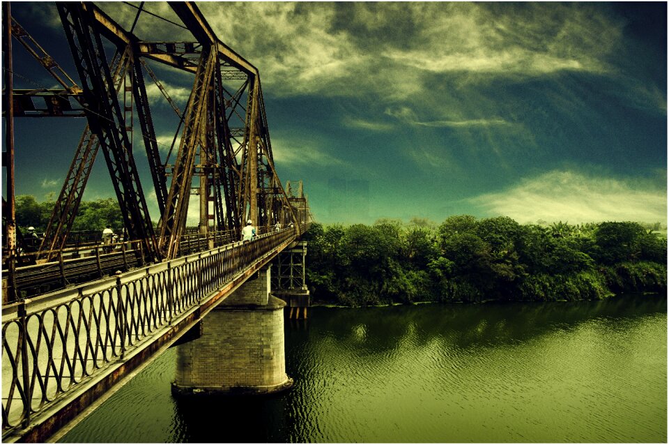 Long bien bridge hanoi the red river