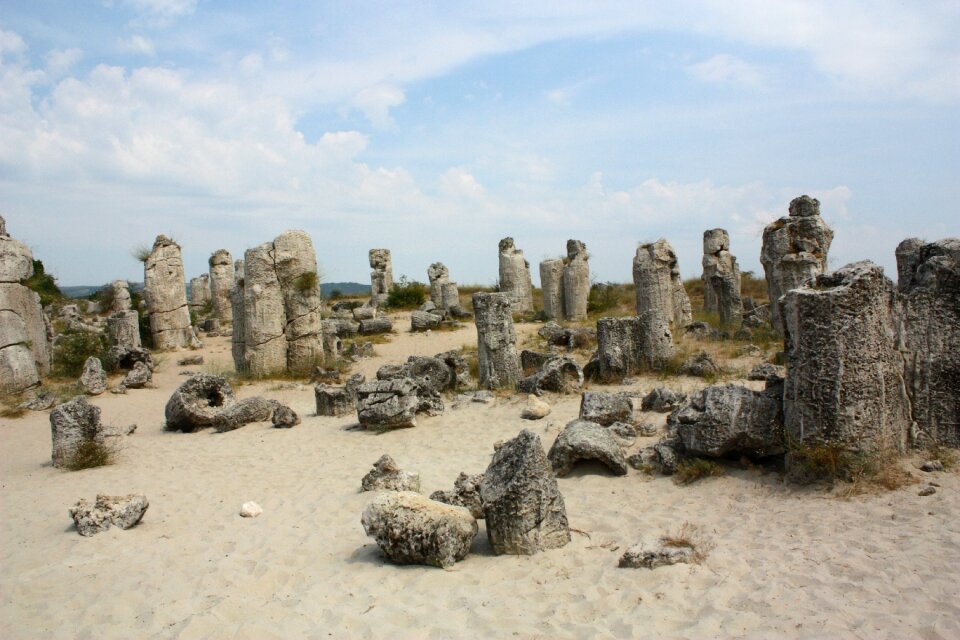 The stone desert stones phenomenon
