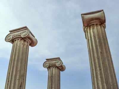 Column ionic elegance
