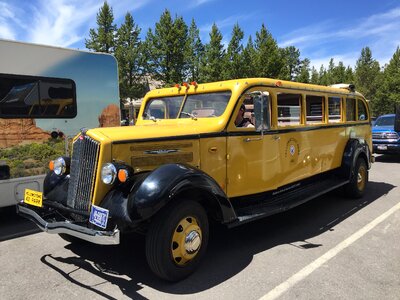 Tour bus yellowstone