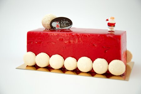 Ice raspberry macaroons