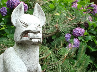 Deity fuchs statue