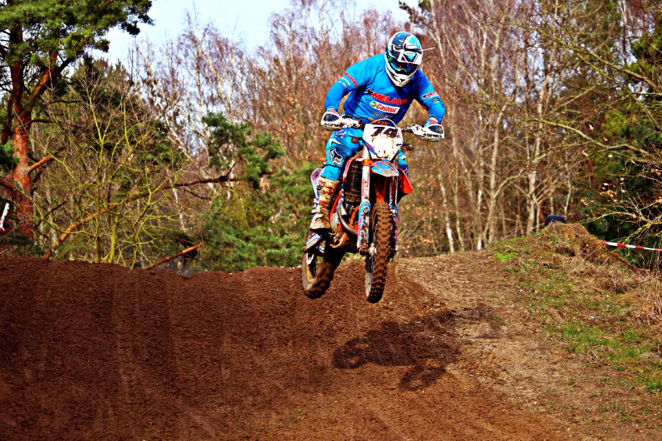 Cross racing jump