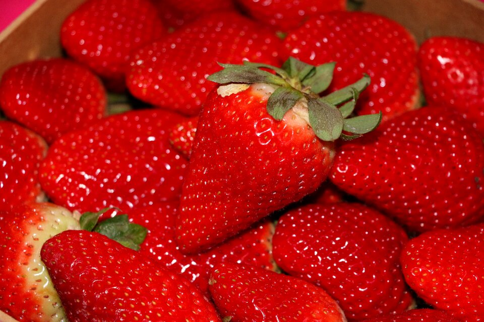 Strawberry fruit dessert