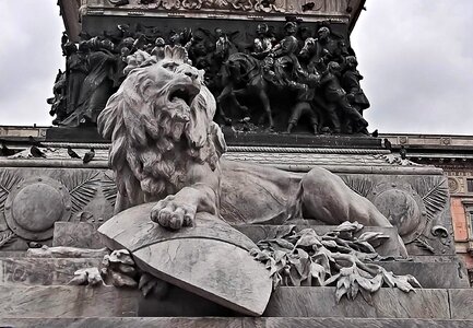 Lion statue monument