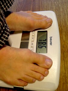 Weight barefoot horizontal