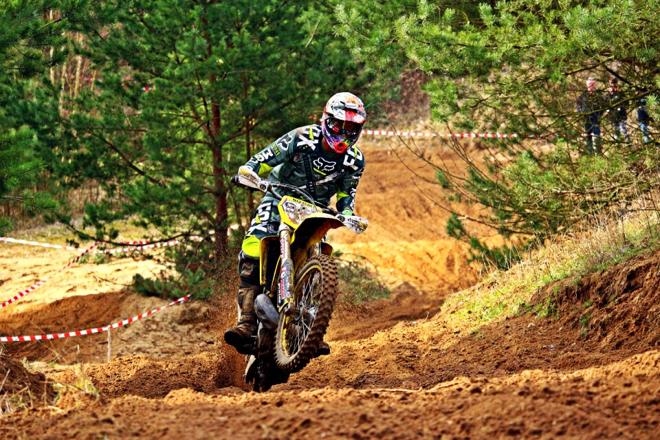 Race enduro racing