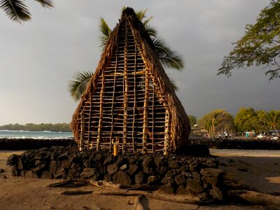 Thatched hawaiian historic