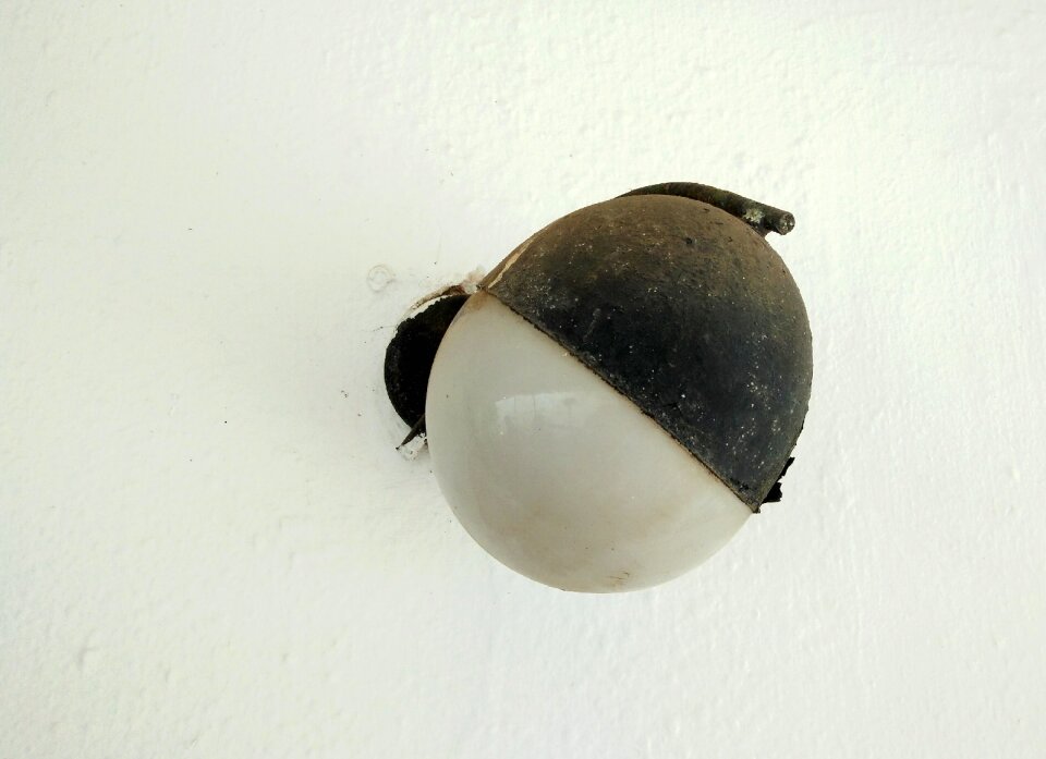 Bulb minimalist-exterior