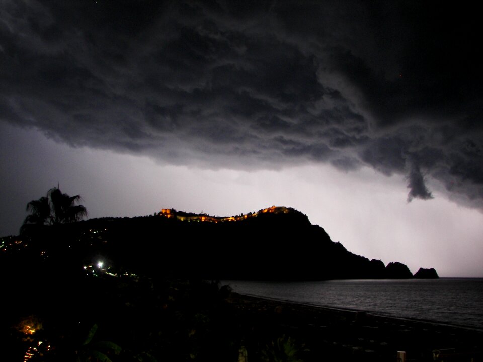 Night flash clouds