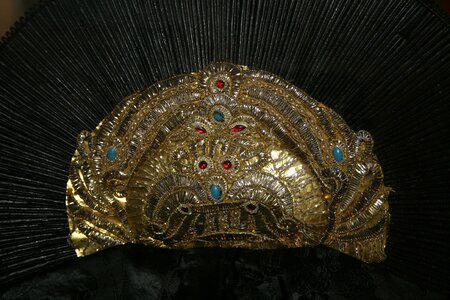 Headwear filigree dome gold