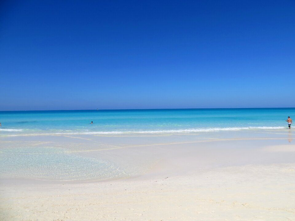 Sand horizon waves