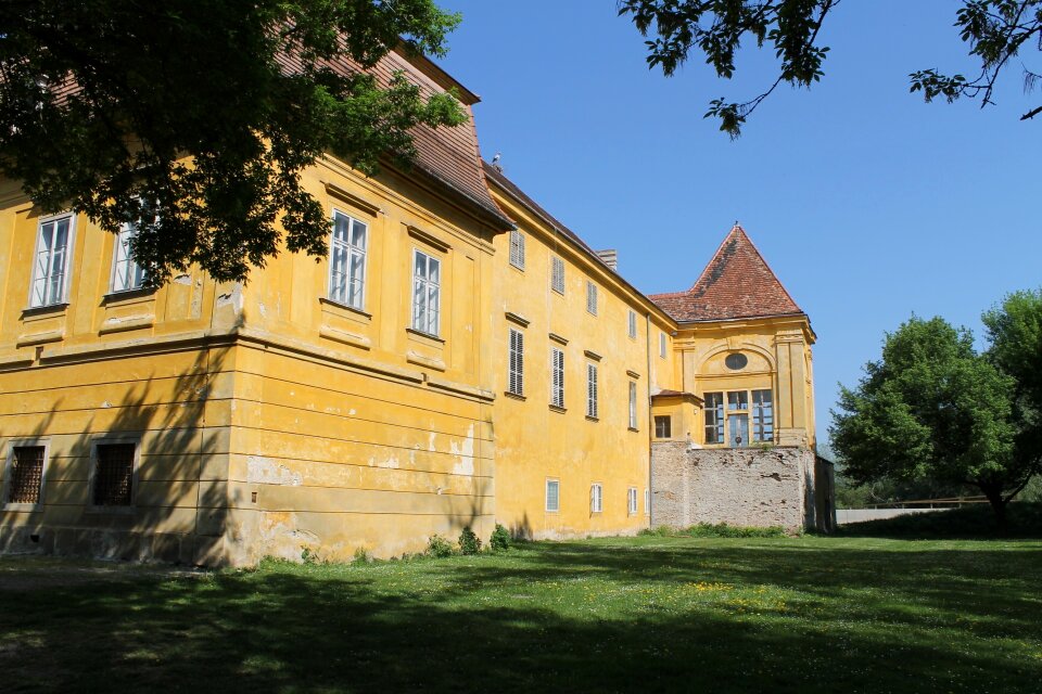 Castle baroque park