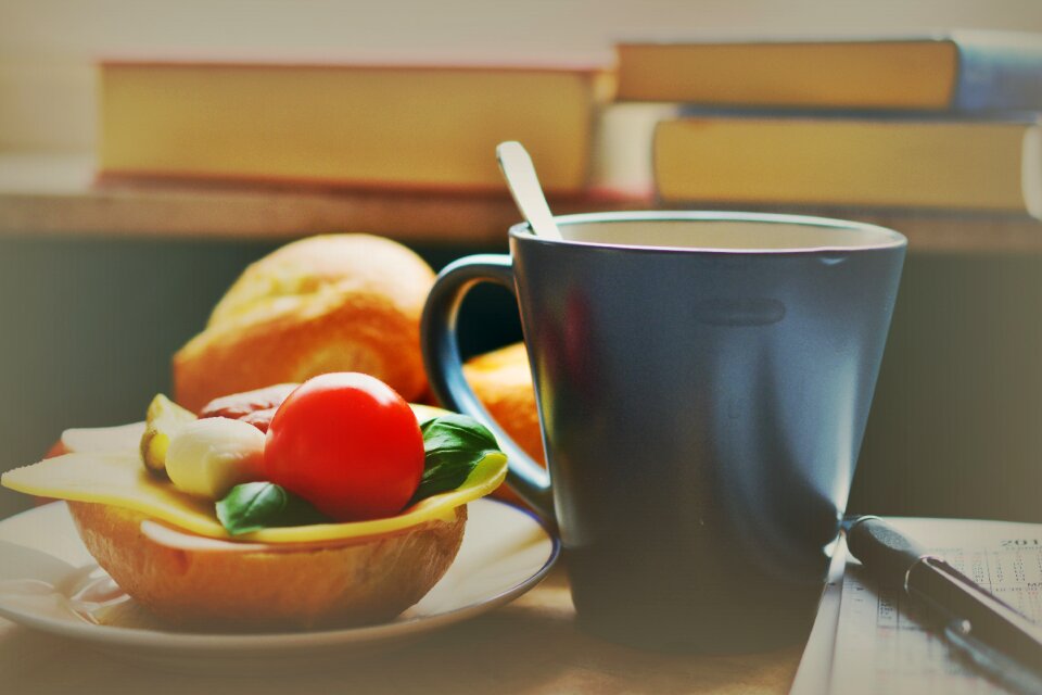 Start the day break roll