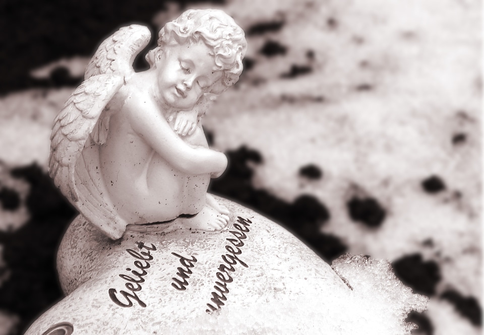 Tombstone commemorate statue