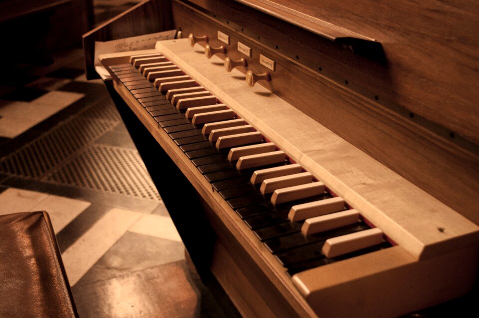 Instrument church keyboard