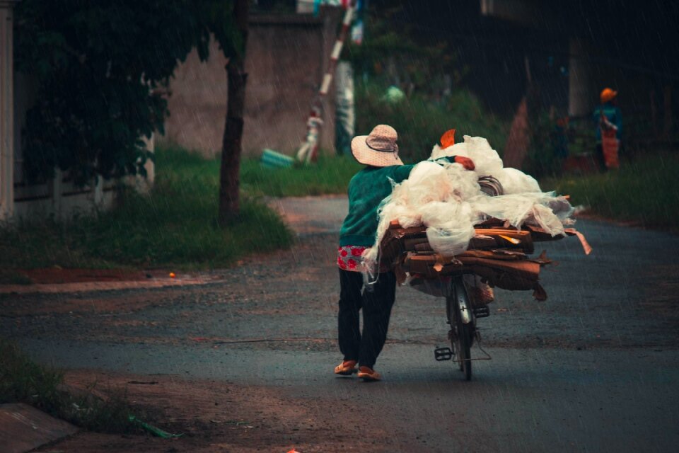 Vietnam women labor the countryside