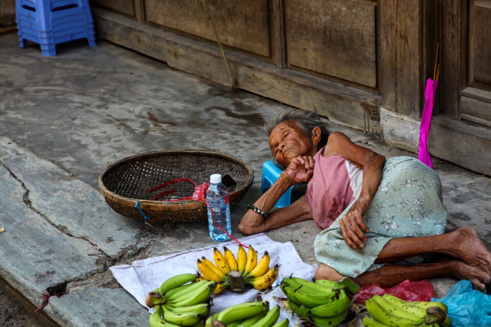 Vietnam fruit seller