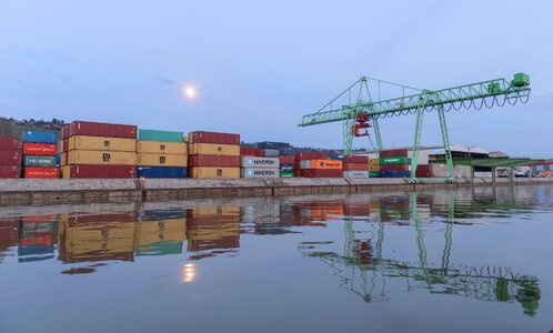 Container gantry crane container platform handling goods