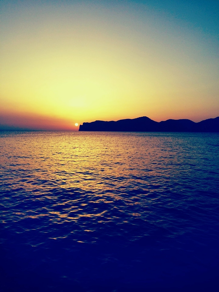 Ocean sun dusk
