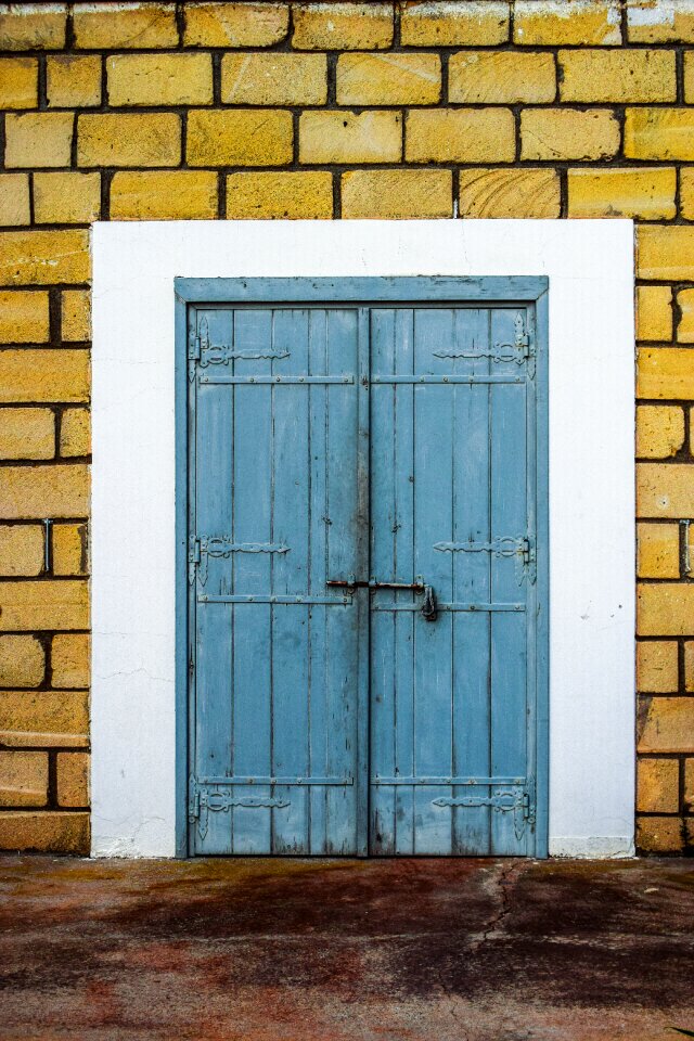 Entrance architecture