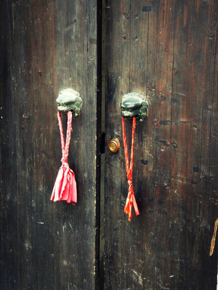 Chinese style door bystanders