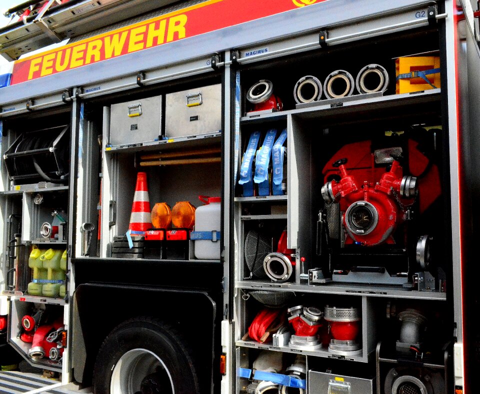 Löschzug fire fighting rüstwagen photo