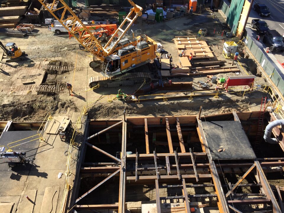 Men-at-work constructor building