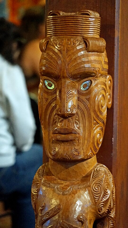 Arts crafts holzfigur new zealand