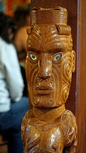 Arts crafts holzfigur new zealand photo