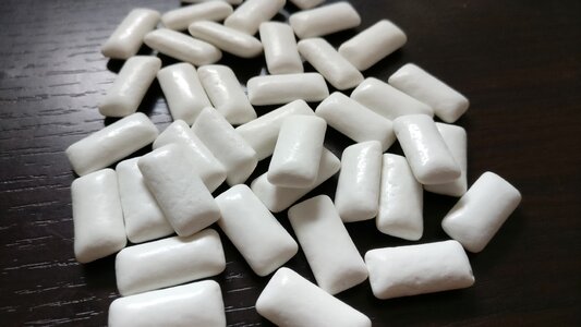 Chewing gum chew white