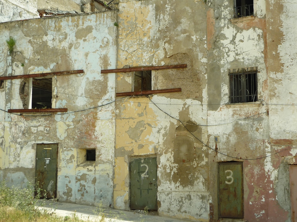 Uninhabited restore facades