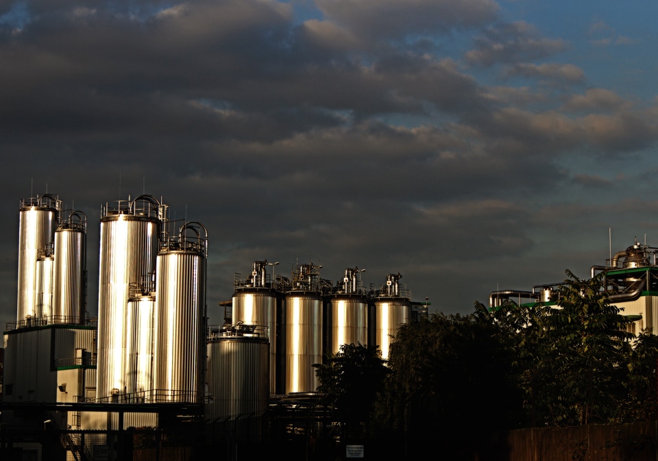 Silos gold night