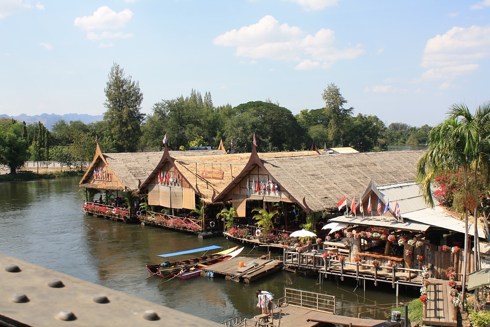 Café floating houses architecture