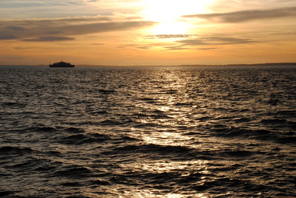 Backlight waves sunset