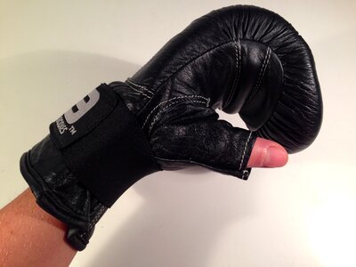 Glove kind uppercut