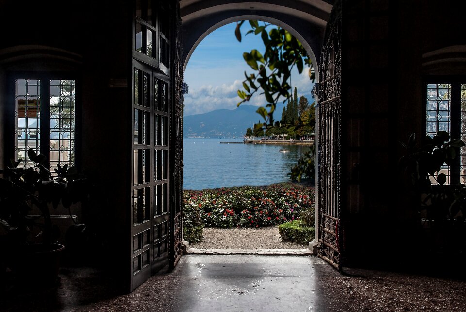 Vacations building lake