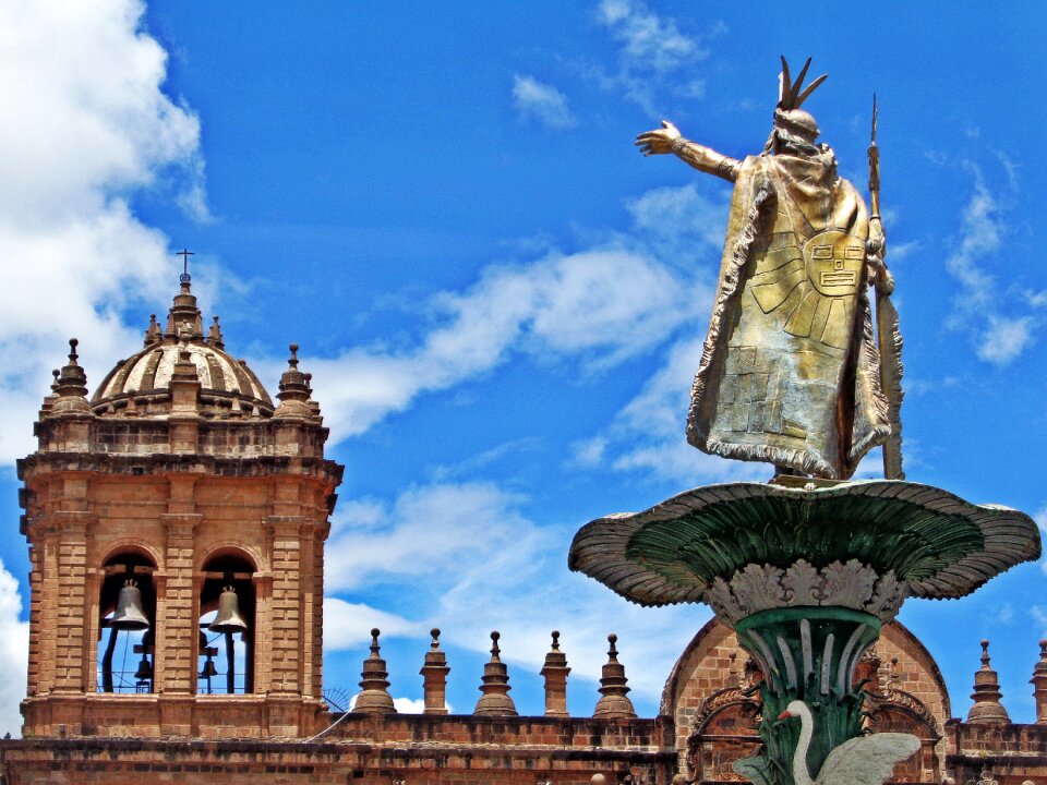 Peru colonial architecture the statue