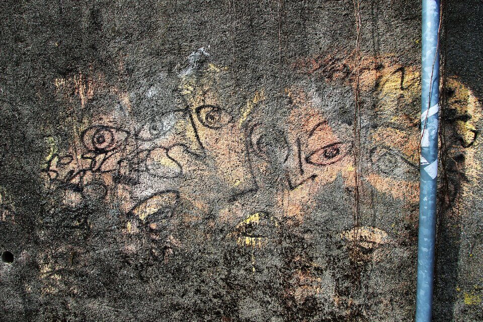 Graffiti eyes monitors