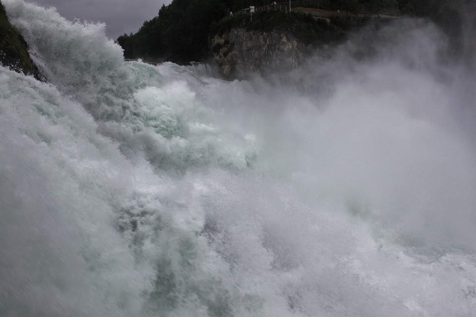 Whirlpool water cascade