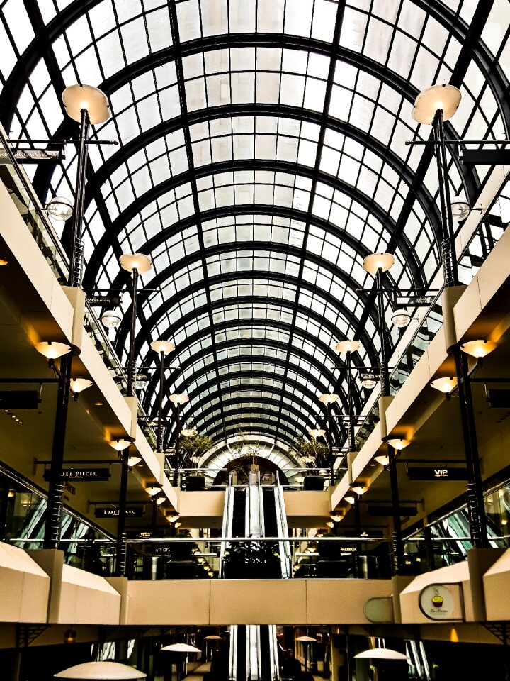 Escalator building shopping