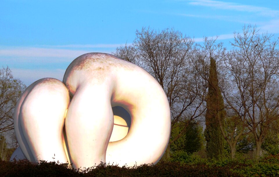 Modern juan carlos i park modern art