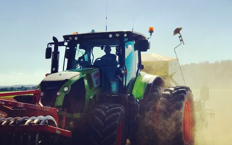Tractor field dust