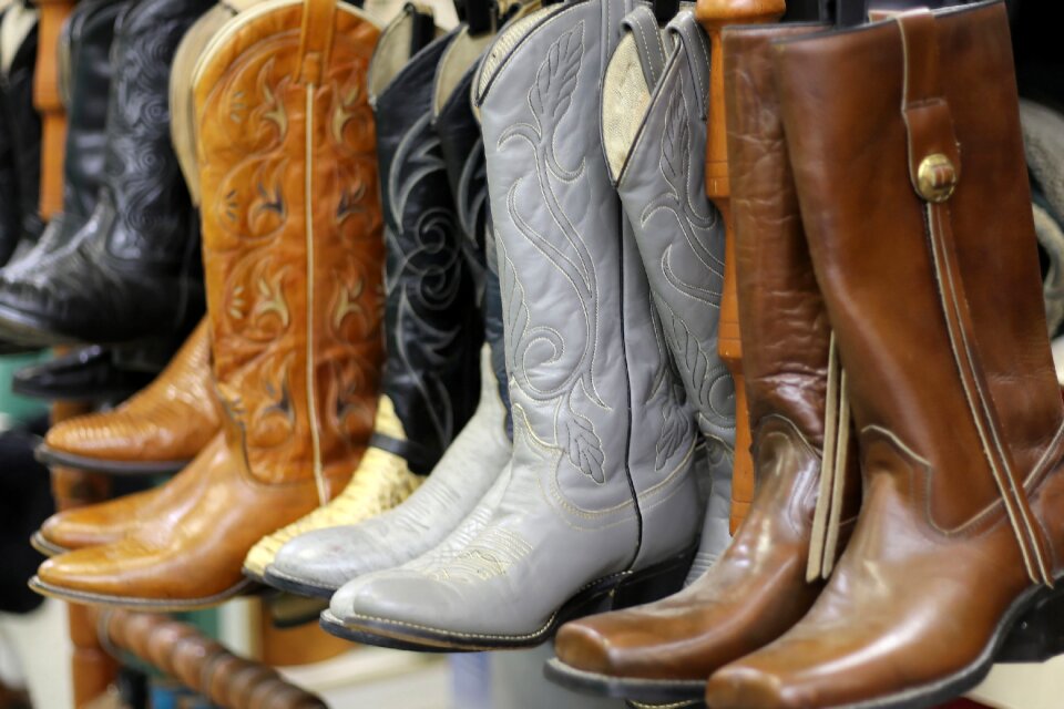 Leather cowboy shoe